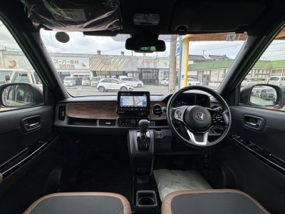 N-ONE(ホンダ)中古車 後席から見た前席