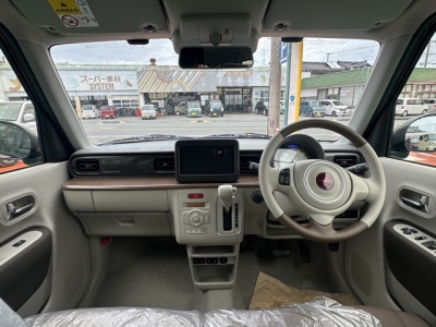 ラパンLC(スズキ)届出済未使用車 後席から見た前席