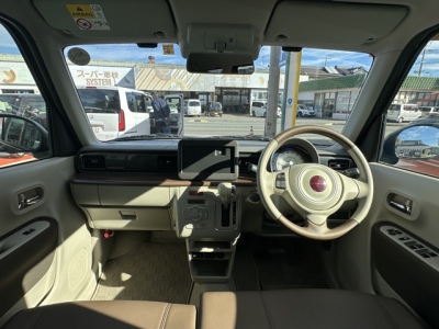 ラパンLC(スズキ)中古車 後席から見た前席