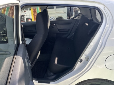 ミライース(ダイハツ)中古車 後席内装