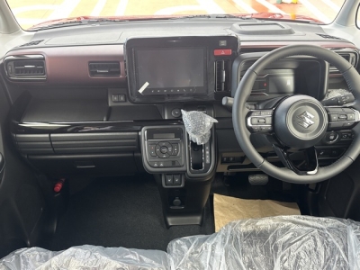 新型スペーシアカスタム(スズキ)届出済未使用車 後席から見た前席