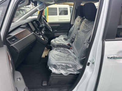 デリカD:5 4WD(三菱)レンタ登録済未使用車 前席内装