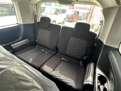 デリカD:5 4WD(三菱)レンタ登録済未使用車 内外装写真