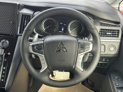 デリカD:5 4WD(三菱)レンタ登録済未使用車 内外装写真他１