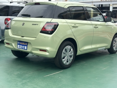 新型スイフト(スズキ)登録済未使用車 内外装写真他２
