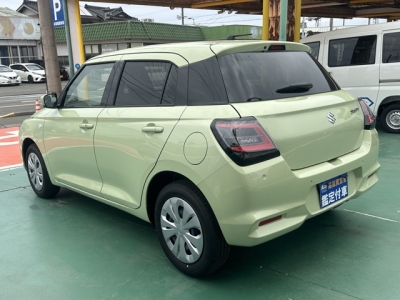 新型スイフト(スズキ)登録済未使用車 後方