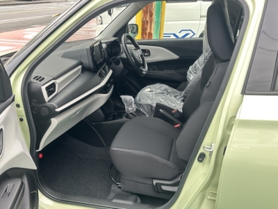 新型スイフト(スズキ)登録済未使用車 前席内装