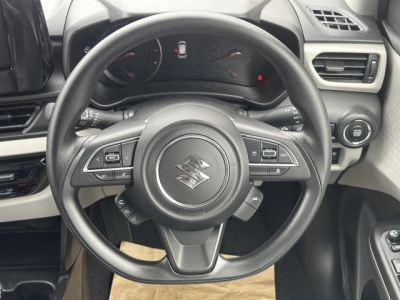 新型スイフト(スズキ)登録済未使用車 内外装写真