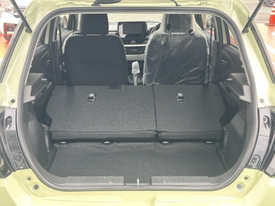 新型スイフト(スズキ)登録済未使用車 内外装写真他１