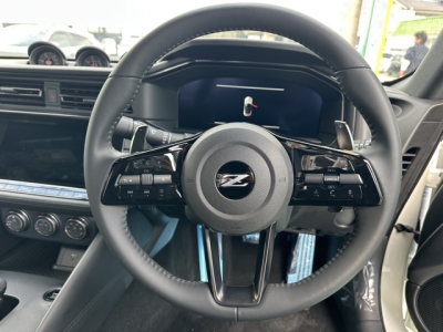 フェアレディZ(ニッサン)登録済未使用車 後席から見た前席