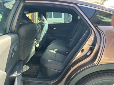 クラウンクロスオーバー(トヨタ)登録済未使用車 後席内装