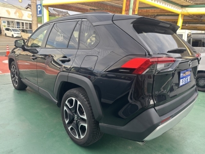ＲＡＶ４(トヨタ)中古車 後方