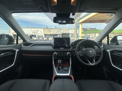 ＲＡＶ４(トヨタ)中古車 後席から見た前席