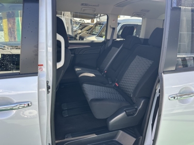 デリカD:5 4WD(三菱)レンタＵＰ 後席内装