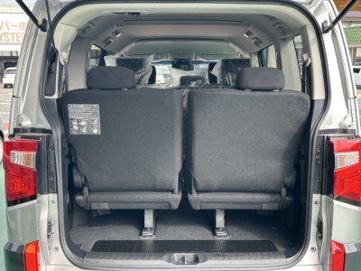 デリカD:5 4WD(三菱)レンタ登録済未使用車 内外装写真他２