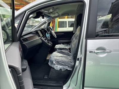 デリカD:5 4WD(三菱)レンタ登録済未使用車 前席内装