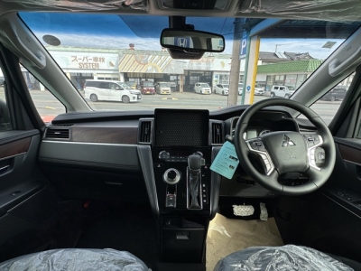 デリカD:5 4WD(三菱)レンタ登録済未使用車 内外装写真