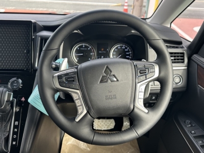 デリカD:5 4WD(三菱)レンタ登録済未使用車 内外装写真他