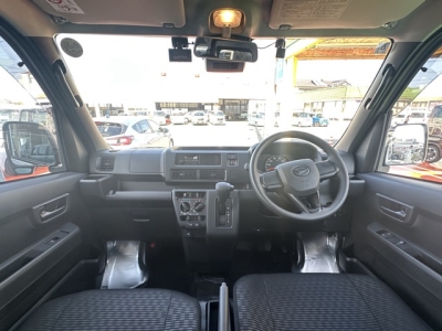 ハイゼットカーゴ(ダイハツ)中古車 後席から見た前席