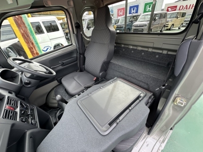 キャリートラック(スズキ)届出済未使用車 後席内装