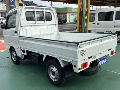 NT100クリッパー(ニッサン)中古車 後方