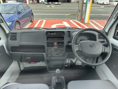 NT100クリッパー(ニッサン)中古車 後席内装