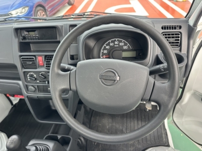 キャリイトラックのOEM(スズキ)中古車 後席から見た前席