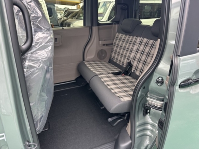 N-BOX(ホンダ)届出済未使用車 後席内装