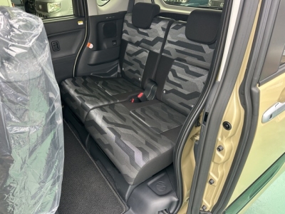 タントファンクロス(ダイハツ)届出済未使用車 後席から見た前席