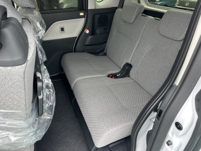タント(ダイハツ)届出済未使用車 後席内装