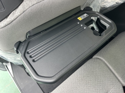 タント(ダイハツ)届出済未使用車 後席から見た前席