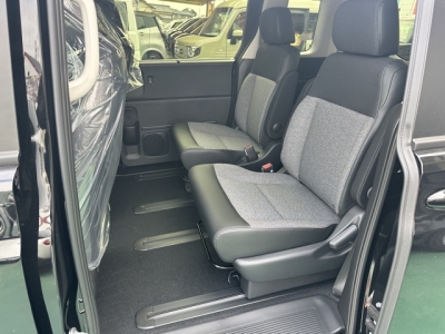 新型フリード(ホンダ)新車見本展示無 後席内装