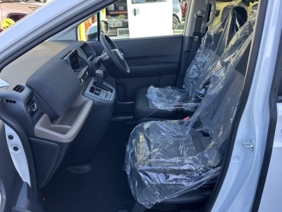 新型フリード(ホンダ)新車見本展示無 前席内装