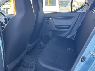 ミライースのOEM(ダイハツ)中古車 後席内装