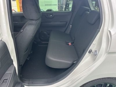 N-ONE(ホンダ)届出済未使用車 後席内装