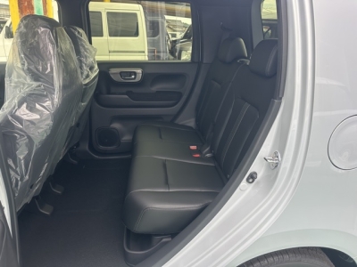 N-WGN(ホンダ)届出済未使用車 後席内装