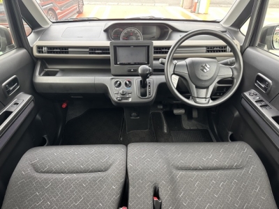 ワゴンR(スズキ)中古車 後席から見た前席