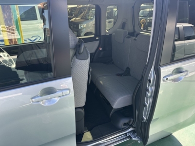 タント(ダイハツ)届出済未使用車 後席内装