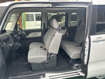 タント(ダイハツ)届出済未使用車 後席内装