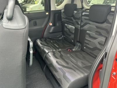 タントファンクロス(ダイハツ)届出済未使用車 後席内装