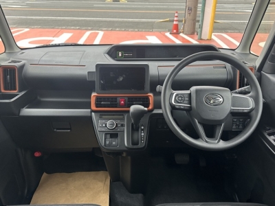 タントファンクロス(ダイハツ)届出済未使用車 後席から見た前席