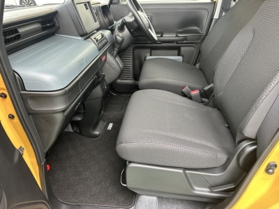 スペーシアベース(スズキ)中古車 前席内装