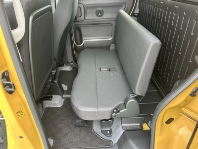 スペーシアベース(スズキ)中古車 後席内装