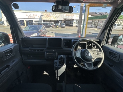 N-VAN(ホンダ)届出済未使用車 後席から見た前席