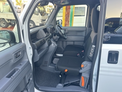 N-VAN(ホンダ)届出済未使用車 前席内装