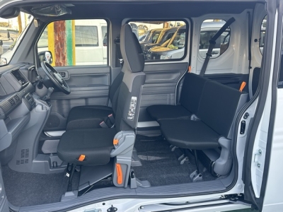 N-VAN(ホンダ)届出済未使用車 後席内装