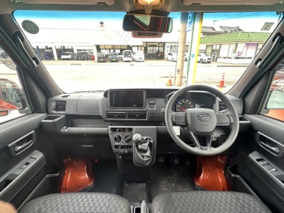 ハイゼットカーゴ(ダイハツ)中古車 後席から見た前席