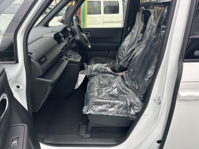 ステップワゴン(ホンダ)登録済未使用車 前席内装