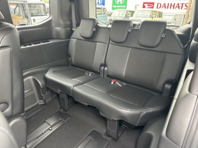 ステップワゴン(ホンダ)登録済未使用車 後席から見た前席