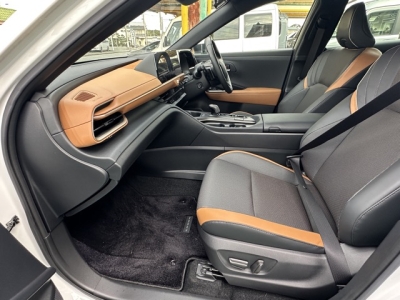 クラウンクロスオーバー(トヨタ)中古車 前席内装